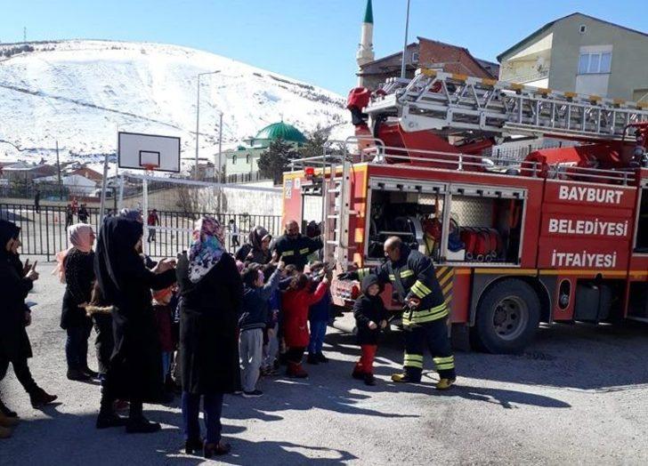 Bayburt Belediyesi İtfaiyesinden okullarda yangın tatbikatı G4