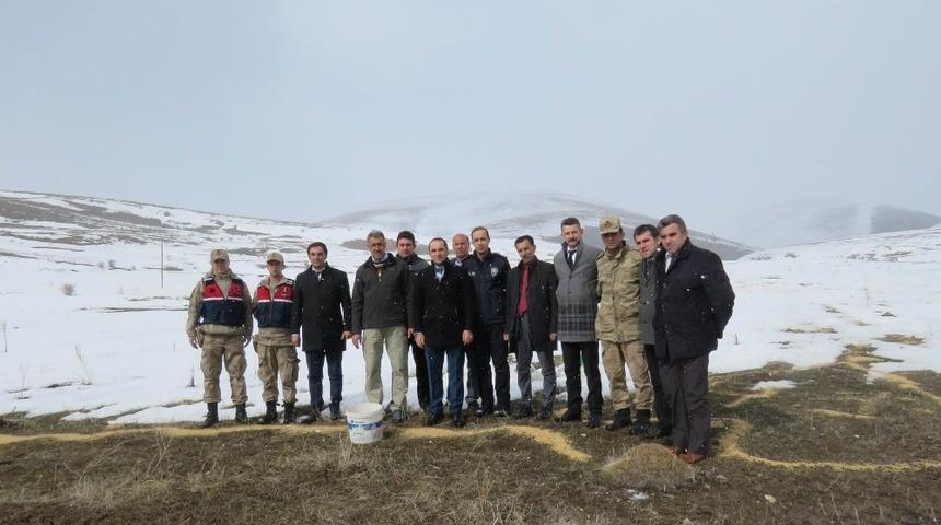 Otlukbeli&rsquo;de yaban hayvanları i&ccedil;in doğaya yem bırakıldı