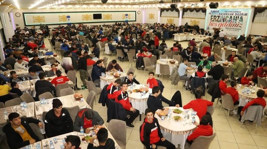 Başkan Başsoy G&uuml;reş&ccedil;ilerle Buluştu