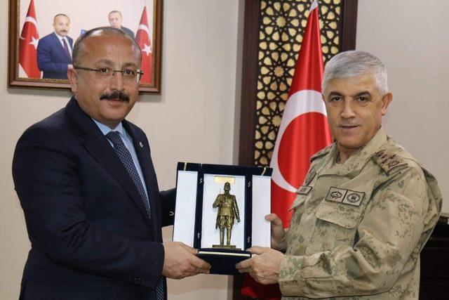 Jandarma Genel Komutanı Orgeneral Arif Çetin, Vali Atik’i ziyaret etti