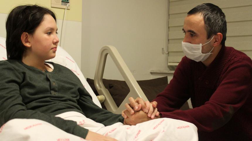 Sonat Emre'ye babadan yarı uyumlu ilik nakli yapılacak