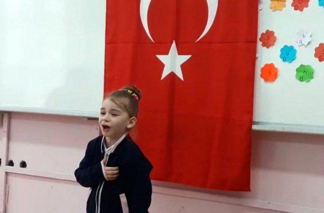 Minik Beyza Nur, İstiklal Marşı'nı gözyaşları içinde okudu