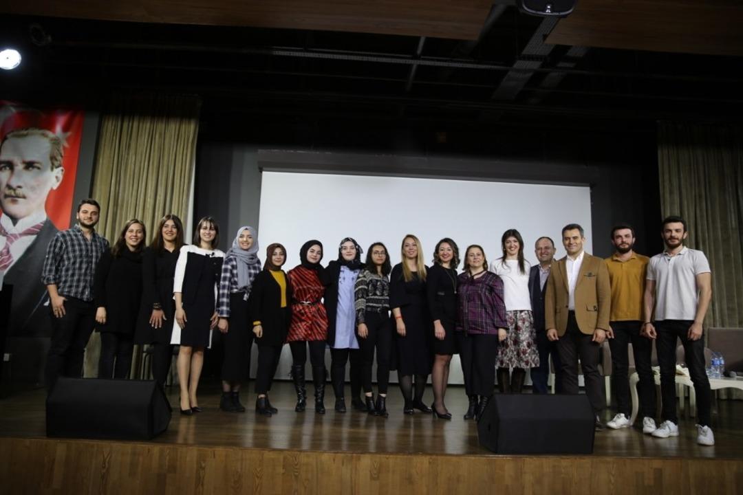 AG&Uuml;&rsquo;de &rsquo;İş Hayatına İlham Veren G&uuml;&ccedil;l&uuml; Kadınlar&rsquo; Konulu Panel