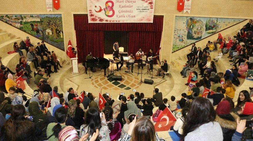 Yabancı kadınların mutlu g&uuml;n&uuml;