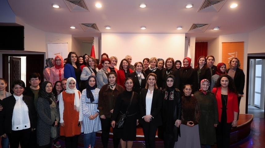 ESOG&Uuml;&rsquo;de &ldquo;İş D&uuml;nyasında Kadın Olmak&rdquo; adlı panel d&uuml;zenlendi