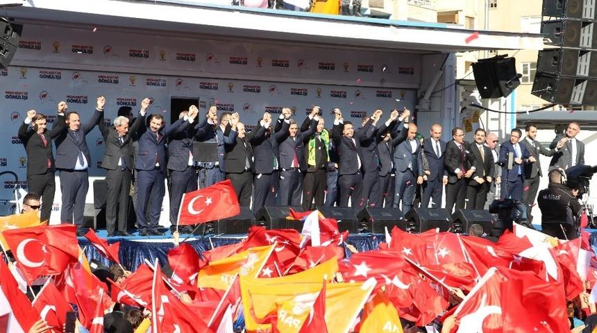 Baydilli mitinge katılan vatandaşlara teşekk&uuml;r etti