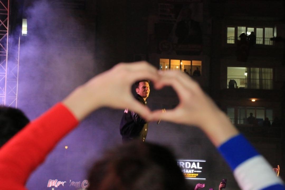 Aydın&rsquo;da on binlerce kadın Edis&rsquo;le coştu