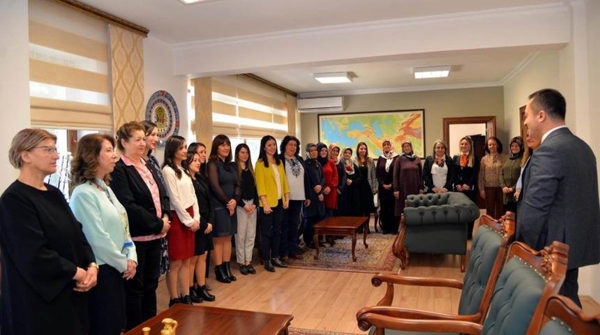 Vali Şent&uuml;rk, &ccedil;alışan kadınlarla buluştu