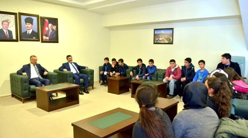 Konyalı &Ouml;ğrenciler, g&uuml;reş şampiyonası&rsquo;nı izleme imk&acirc;nı buldu