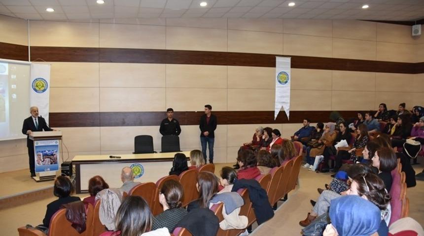 ‘5. Ulusal İç Hastalıkları Hemşireliği Eğitim çalıştayı’ başladı