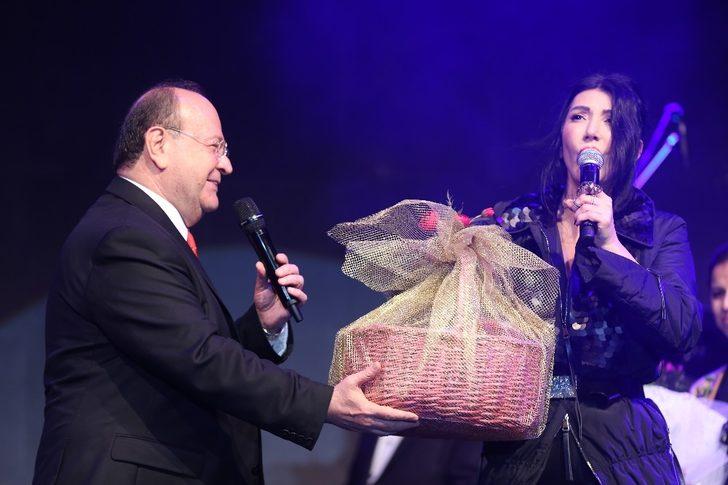 Hande Yener Efeler’i coşturdu G3