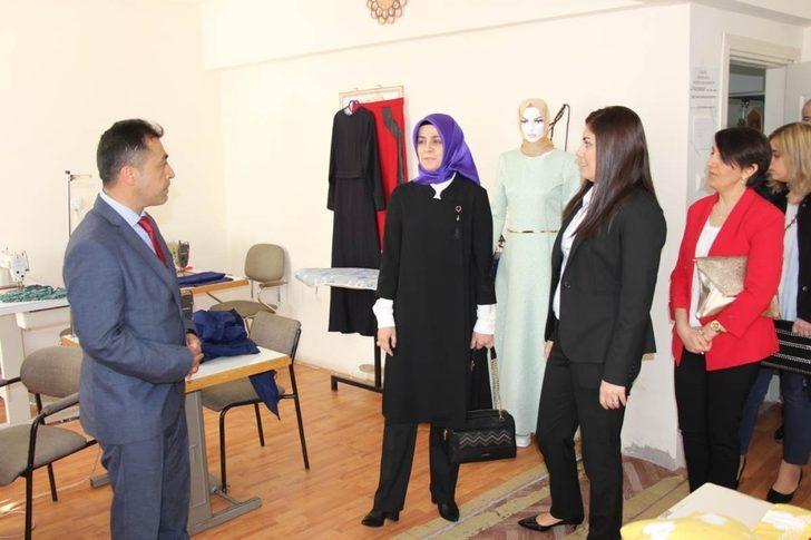 Vali Çiftçi’nin eşinden Bayat ziyareti G2