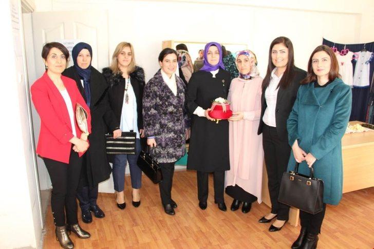 Vali Çiftçi’nin eşinden Bayat ziyareti G3