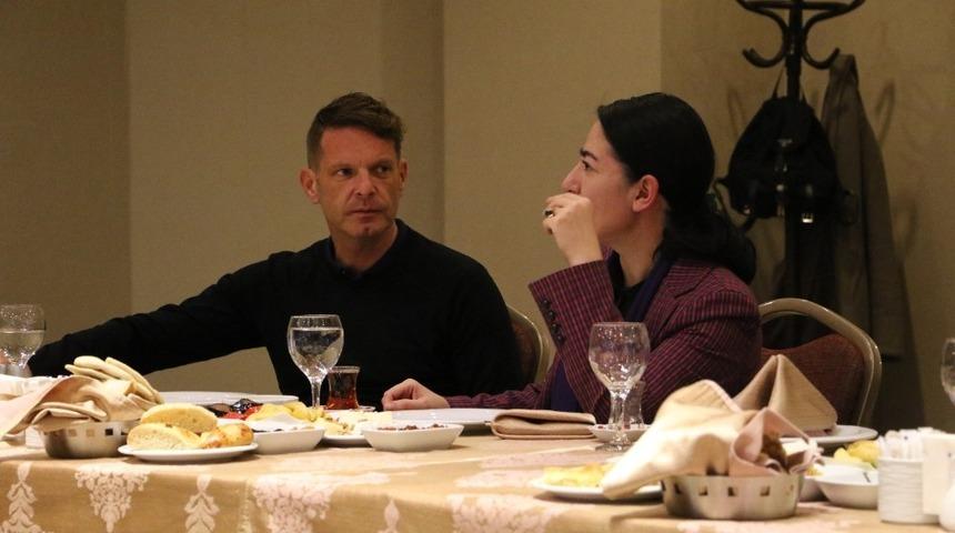 Saadet Partisi adayı Aslan d&uuml;nyaca &uuml;nl&uuml; şeflerle araya geldi