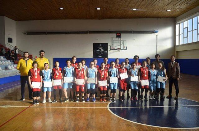 Basketbol Yıldızlar Kız-Erkek Grup Müsabakaları sona erdi