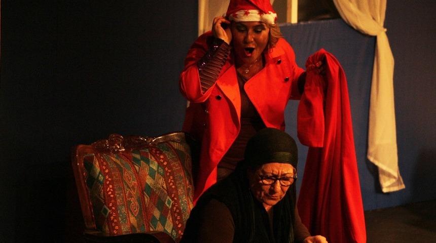 &rsquo;Kırık Askı&rsquo; Kuşadası&rsquo;nda seyirci ile buluştu