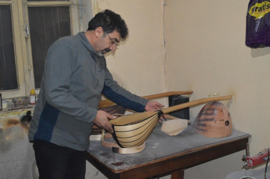 Babadan kalma evini, bağlama at&ouml;lyesi yaptı