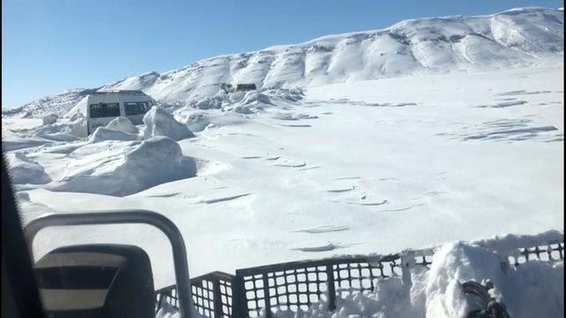 Karlıova'da mahsur kalan öğretmenler kurtarıldı