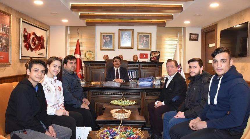 Başkan &Ccedil;elik, başarılı sporcuları ağırladı