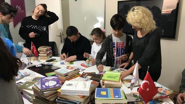 İstanbul’dan Yüksekova’ya 300 kitap desteği