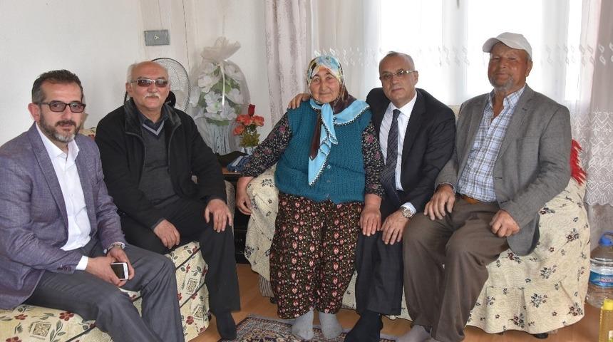 Başkan Kayda, Salihli’de kapı kapı dolaşıyor