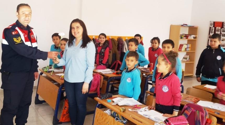 Jandarma, Kadınlar G&uuml;n&uuml;&rsquo;n&uuml; kutladı