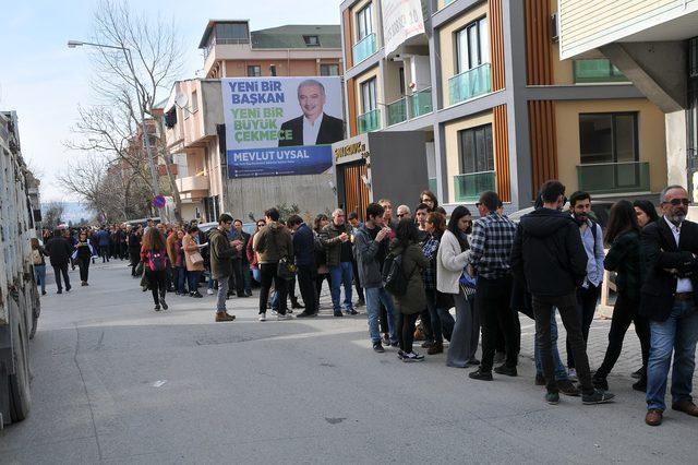 Büyükçekmece’de Kızılordu Korosu kuyruğu 