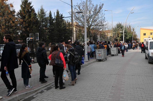 Büyükçekmece’de Kızılordu Korosu kuyruğu 