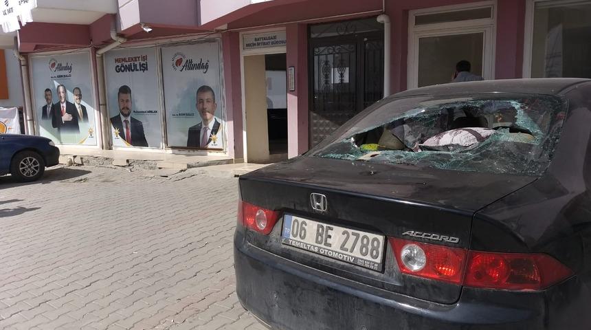 Ankara'da AK Parti Seçim Bürosuna saldırı