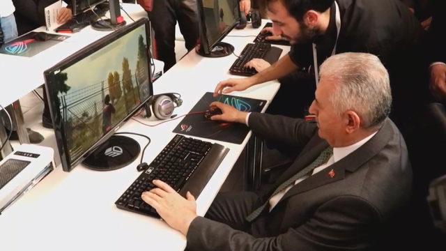 Binali Yıldırım PUBG oynadı