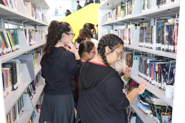 Denizle de k&uuml;t&uuml;phane a&ccedil;ılışına yoğun ilgi 1