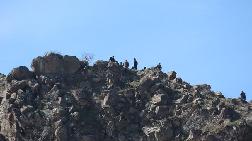 Kayseri'de kayalıklarda can pazarı 