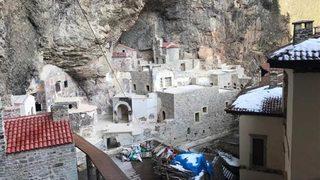 Restorasyondaki Sümela Manastırı görüntülendi