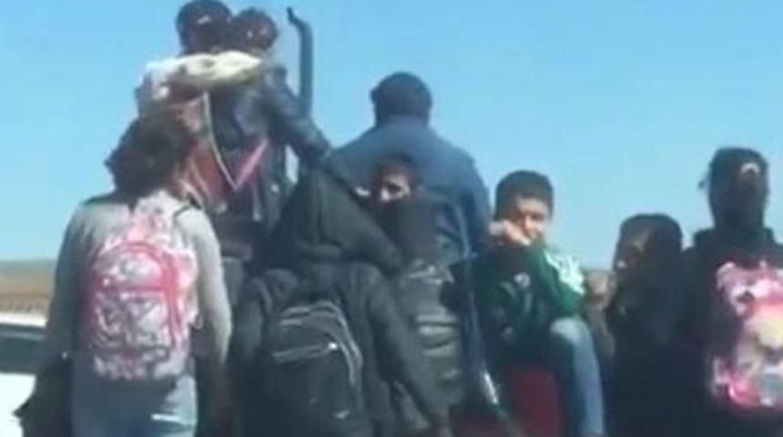  Çocukların traktörde tehlikeli yolculuğu