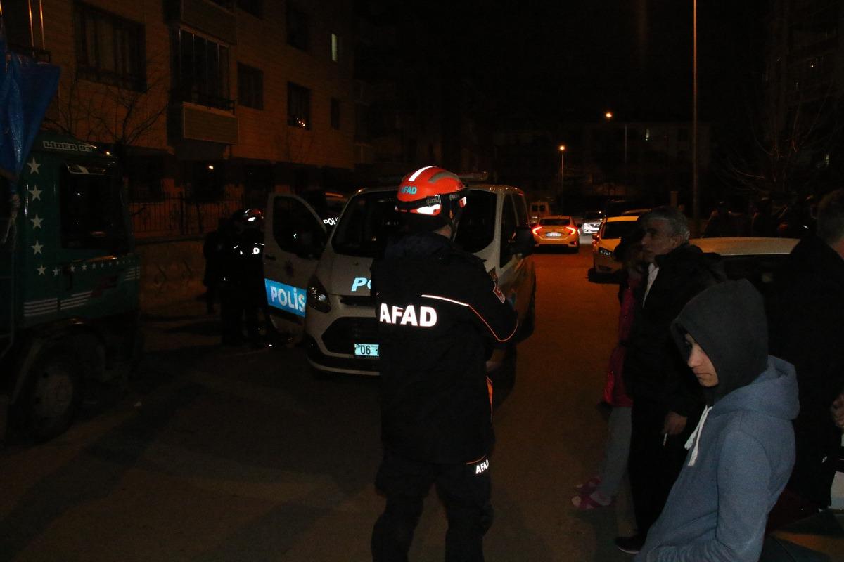 Ankara'da bir binada &ccedil;&ouml;kme tehlikesi! Tahliye edildiler