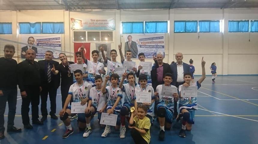 Yahya Kemal Beyaltı Ortaokulu Yarı Finalde