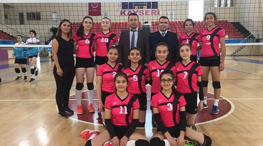 Sema Yazar Ortaokulu gruptan &ccedil;ıkamadı