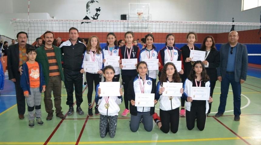 Bozyazı’da Yıldız Kızlar Voleybol Birinciliği müsabakaları sona erdi