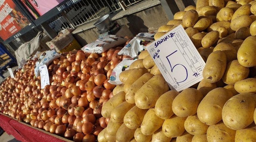 &Ouml;demiş&rsquo;te patates 5, soğan 7 lira