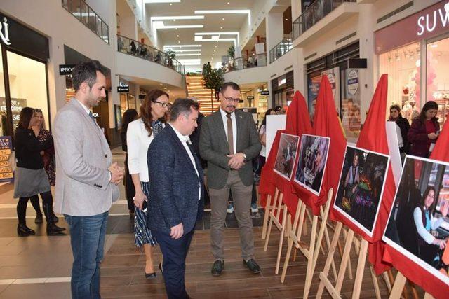 Manisa’nın tek kadın halk otobüsü şoförü serginin ilgi odağı oldu