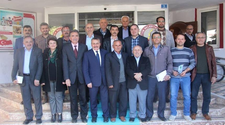 Başkan Tutal&rsquo;dan meclis &uuml;yelerine teşekk&uuml;r plaketi