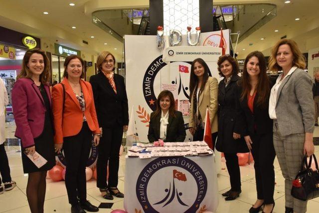 İzmir Demokrasi Üniversitesinden kadın sağlığı etkinliği