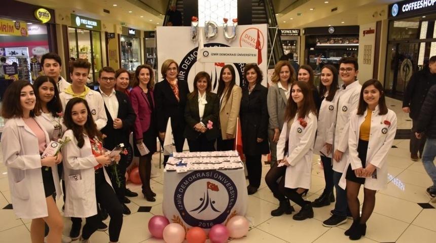 İzmir Demokrasi &Uuml;niversitesinden kadın sağlığı etkinliği