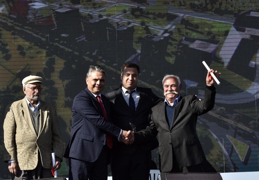 Kırcamililer 30 yıllık imar sorunun &ccedil;&ouml;z&uuml;m&uuml;n&uuml; ş&ouml;lenle kutladı