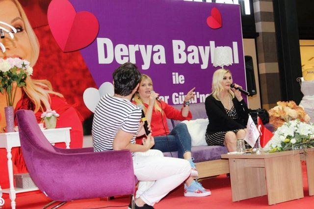 Derya Baykal Diyarbakırlı kadınlarla buluştu