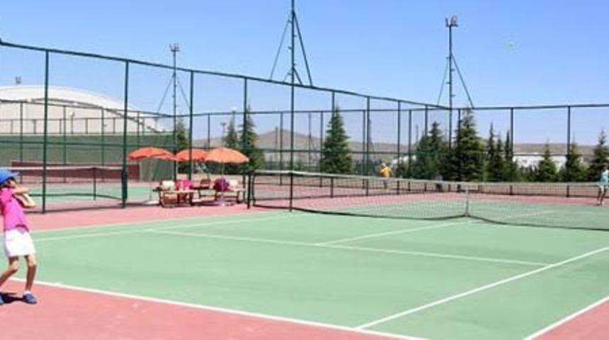 Okullar Arası Teniste dereceye girenler belli oldu