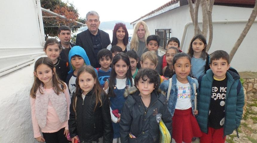 Kaş&rsquo;ta &ccedil;ocuk sanat g&uuml;n&uuml; yaşandı