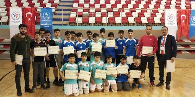 Ağrı’da ‘Okul Sporları Voleybol Grup Müsabakaları’ sona erdi