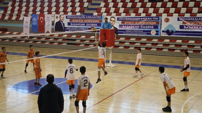 Ağrı&rsquo;da &lsquo;Okul Sporları Voleybol Grup M&uuml;sabakaları&rsquo; sona erdi