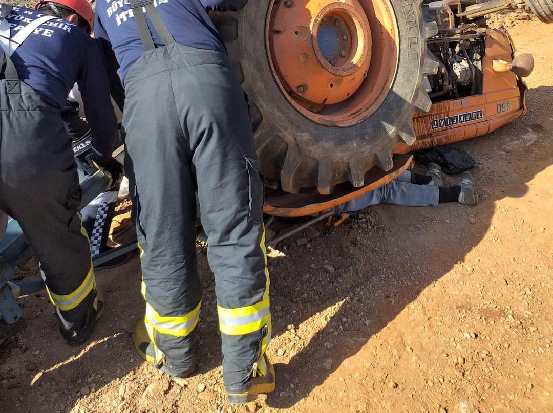 Trakt&ouml;r&uuml;n altında can verdi! Korkun&ccedil; &ouml;l&uuml;m